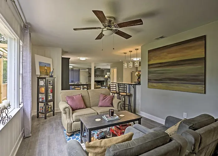 Family-Friendly Escape About 6 Mi To City Center!
