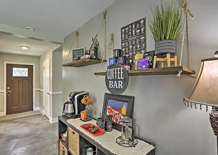 Family-Friendly Escape About 6 Mi To City Center!